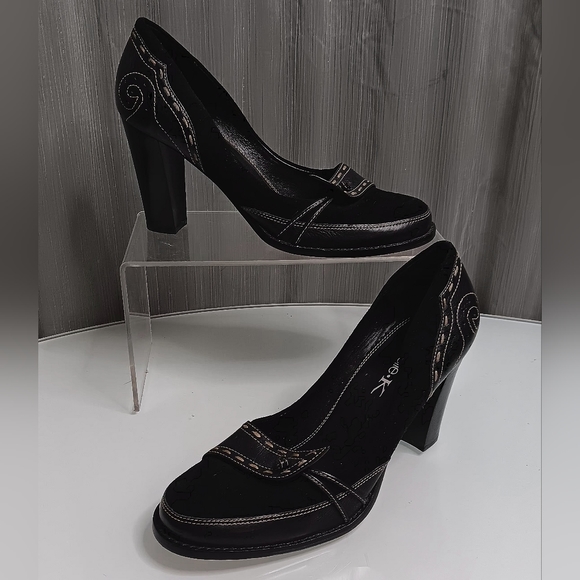*Like New* MICHELLE K. Genuine Leather & Suede Embroidered Heels: sz. 9 - Picture 4 of 7